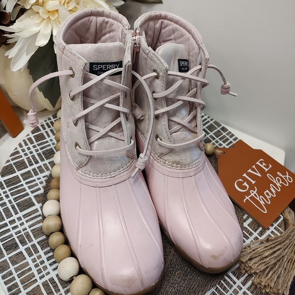 🩷 GUC Sperry Topsider Big Kid's Saltwater Baby Pink Metallic Duck Boots, 4M - Picture 7 of 16
